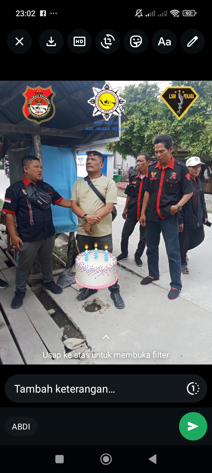 Keluarga Besar Sub Rayon AMPI Kelurahan Mabar Hilir, Mengucapkan Happy Birthday Kepada Ketua Umum TKN Abangnda Adi Warman Lubis Yang Ke 50Th. Mabar Hilir/McN Pada hari Senin tanggal 04 April 2026 bertempat di kantor sekretariat sub rayon AMPI Kelurahan Mabar Hilir kecamatan Medan Deli di jalan suasa Tenga lingkungan Vll Mabar Hilir. Ketua sub rayon AMPI Kelurahan Mabar Hilir abangnda Abdi Andana SH,memberikan ucapan selamat ulang tahun kepada Abangnda Adi warman Lubis yang ke 50 tahun,semoga di usia yang baru ini Allah SWT limpahkan kesehatan, kebijaksanaan,dan keberkahan dalam setiap langkah,bang",saya juga selaku toko pemuda dari kecamatan Medan Deli merasa bangga memiliki sosok pemimpin di lembaga seperti abangnda Adi warman Lubis ini,yang selalu membela dan membantu kepentingan orang lain,terkhusus bagi masyarakat yang kurang mampu ,beliau juga selalu hadir di tenga Tenga masyarakat kelurahan Mabar Hilir ketika daerah tersebut terkenak dampak bencana Alam. Hal serupa juga di sampaikan oleh abdurahim Lubis(wawek)selaku ketua PAC LSM penjara Medan Deli,semoga ketua Adi warman Lubis diberikan kesehatan serta umur yang panjang,di lancarkan rezekinya dan di permudah segala urusan nya,bang",saya juga mewakili masyarakat kecamatan Medan Deli,turut bangga atas jiwa yang di miliki oleh ketua umum TKN tersebut ,jiwa yang besar terhadap membela masyarakat yang lemah ,dan tidak memandang dari mana orang tersebut,bang",Rasa jiwa besar yang di miliki ketua umum Adi warman Lubis ini ,patut menjadi ladang contoh untuk generasi muda dan kita semuanya. Red/AB
