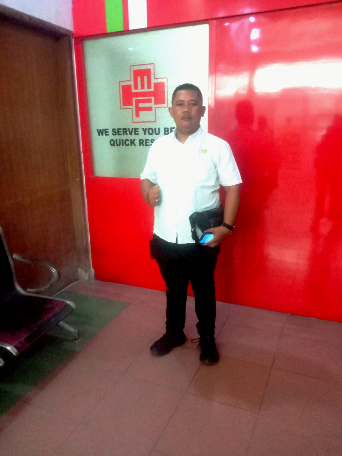 ABDI ANDANA: Apresiasi,RS.Martha Friska Brayan Komitmen Berikan Pelayan Terbaik Untuk Masyarakat. Tanjung Mulia#McN Rumah sakit Martha Friska Brayan jalan Yos Sudarso kelurahan Tanjung mulia kecamatan Medan Deli kota Medan provinsi Sumatera Utara,telah memberikan pelayanan yang terbaik kepada masyarakat, Hal tersebut disampaikan langsung oleh abangnda Abdi Andana selaku, sekretaris LSM penjara PAC Medan Deli serta personil awak media cakrawala Nusantara se-Indonesia,yang mana beliau mengatakan sudah berapa tahun ini saya selalu mengantar masyarakat yang membutuhkan pertolongan medis langsung ke RS Martha Friska Brayan,bang.yang mana RS.Martha Friska Brayan tersebut selalu memberikan pelayanan yang terbaik bagi pasien nya,baik dari penanganan medis serta ramah tamah pegawai nya,sehingga masyarakat yang datang sangat senang dengan adanya pelayanan seperti tersebut. Hal nada serupa juga disampaikan oleh berapa pasien yang perna saya antar ke RS Martha Friska Brayan,seperti dari ibu Dila pagi hari ini,beliau sangat puas dan senang terhadap pelayan yang diberikan oleh pihak RS Martha Friska Brayan,bang,semoga kedepan nya RS Martha Friska Brayan terus bertambah sukses dan maju. Abdi Andana yang juga menjabat sebagai ketua SUB RAYON AMPI kelurahan Mabar Hilir,serta pendiri dari rumah aspirasi masyarakat (Anugerah Karya Andana),sangat mendukung dan terus bersinergi dengan pihak RS Martha Friska Brayan dalam mewujudkan pelayanan yang terbaik untuk masyarakat . Red#AB