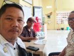 LSM Penjara Sambangi Dinas Ketahanan Pangan Kota Medan,Minta Transparansi Penyaluran Beras Pangan. Medan Deli-McN Lembaga swadaya masyarakat LSM penjara PAC Medan Deli melakukan kunjungan kerja dan audensi ke kantor dinas ketahanan pangan,Pertanian dan perikanan kota Medan di jalan Bilal pada kamis 24 September 2026. Kunjungan tersebut dipimpin langsung oleh ketua PAC LSM penjara medan Deli Abdurahim Lubis wawek,kedatangan LSM penjara tersebut diterima oleh Kabid ketersediaan dan distribusi pangan kota Medan bapak indra utama Hutagalung,. Dalam pertemuan itu,LSM penjara PAC Medan menyoroti beberapa persoalan di lapangan terkait penyaluran bantuan pangan beras 30 kg untuk keluarga penerima manfaat(KPM). "kami datang bukan mencari kesalahan,tapi untuk memastikan hak masyarakat,khususnya lansia dan warga miskin yang tidak memiliki HP,tetap tersalurkan tanpa dipersulit syarat IKD,"ujar ketua LSM penjara PAC Medan Deli Abdurahim Lubis wawek,yang di dampingi sekretaris abdi andana. "Ia juga meminta agar dinas lebih aktif melakukan sosialisasi kepada masyarakat dan kepala lingkungan,agar tidak ada warga yang gagal menerima bantuan hanya karena kendala administrasi kependudukan," Menanggapi hal tersebut,perwakilan dinas ketahanan pangan kota Medan menjelaskan bahwa mekanisme penyaluran tahun 2026 menang telah terintegrasi dengan data dtks dan dukcapil,namun untuk warga lansia dan disabilitas secara manual melalui kelurahan. "kami apresiasi masukan dari LSM,kami akan terus perbaiki sistem distribusi agar lebih transparan dan tepat sasaran," Red#AB
